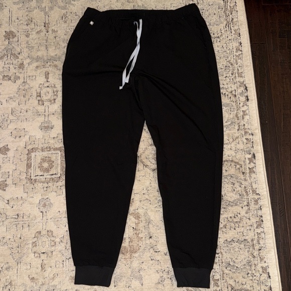 Figs Men's Black Scrub bundle - Picture 7 of 8